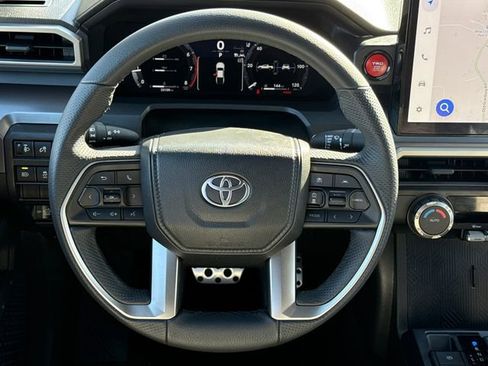 Used 2025 Toyota Tacoma TRD Sport image 15
