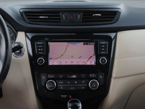 Used 2018 Nissan Rogue SL w/ Premium Package image 8