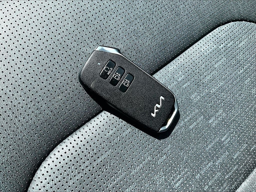 Used 2023 Kia Niro Wave FWD image 30