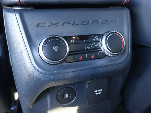 Used 2025 Ford Explorer ST image 24