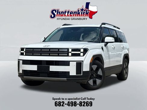 Used 2025 Hyundai Santa Fe SEL FWD image 1