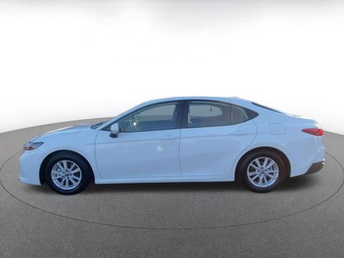 Used 2025 Toyota Camry LE image 9