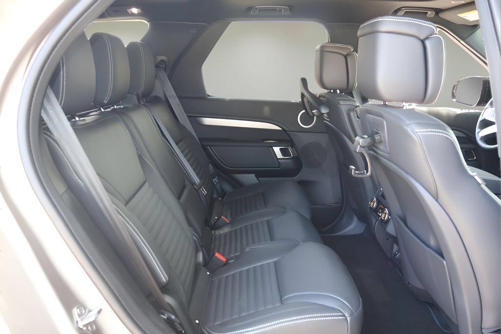 New 2026 Land Rover Discovery Dynamic SE AWD/4WD image 16