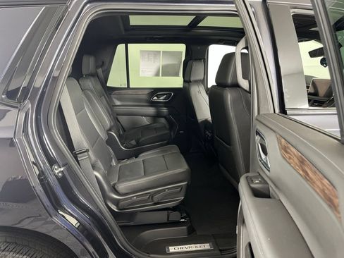 Certified 2022 Chevrolet Tahoe Z71 w/ Luxury Package AWD/4WD image 9