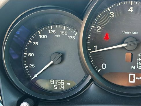 Used 2024 Porsche Macan image 41