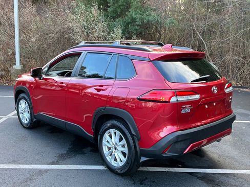 Used 2023 Toyota Corolla Cross LE w/ Moonroof Package image 3