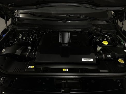 Used 2022 Land Rover Range Rover P525 Westminster Edition image 32