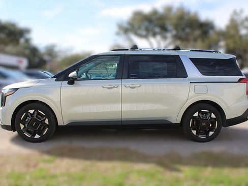 New 2026 Kia Carnival EX FWD image 18