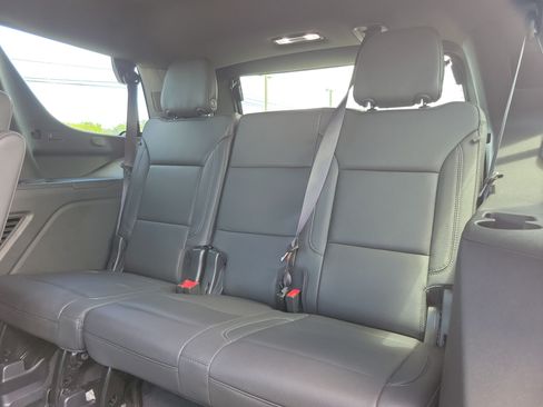 Used 2023 Chevrolet Tahoe Z71 w/ Luxury Package AWD/4WD image 10