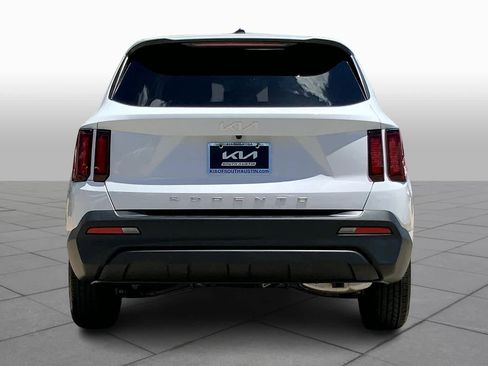 Used 2022 Kia Sorento LX image 5