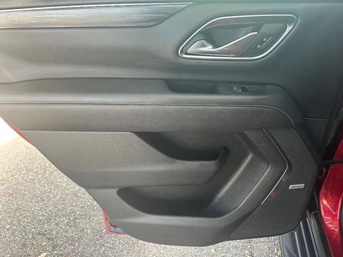 Used 2023 GMC Yukon SLT w/ SLT Premium Package image 17