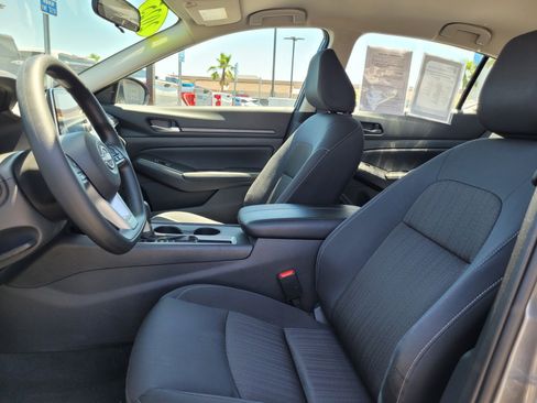 Used 2025 Nissan Altima 2.5 SV FWD image 11
