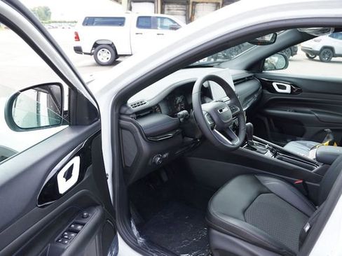 New 2025 Jeep Compass Latitude w/ Sun & Sound Group image 10