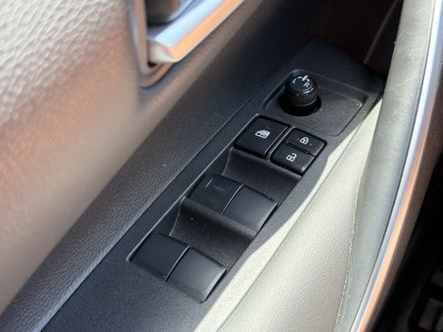 Used 2022 Toyota Corolla SE FWD image 17