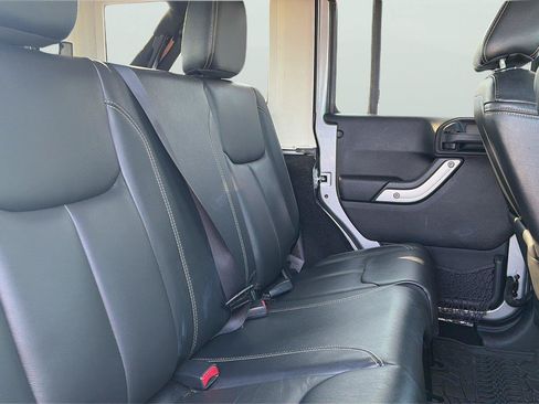 Used 2016 Jeep Wrangler Unlimited Rubicon w/ Dual Top Group AWD/4WD image 15