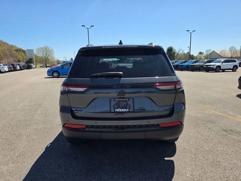 Used 2024 Jeep Grand Cherokee Altitude AWD/4WD image 6