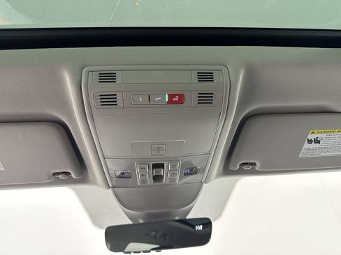 Used 2024 Volkswagen Taos SEL AWD/4WD image 15