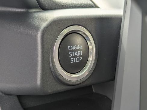 Used 2025 Toyota 4Runner SR5 AWD/4WD image 15