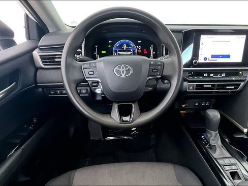 Used 2025 Toyota Camry LE AWD/4WD image 6