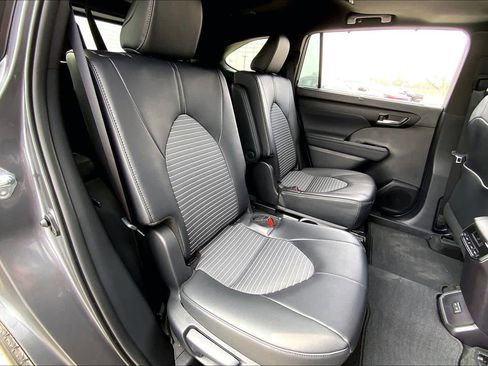 Certified 2025 Toyota Highlander XSE image 19