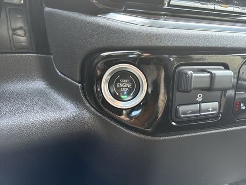 Certified 2024 GMC Sierra 1500 SLT image 17