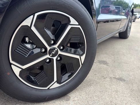 Certified 2026 Kia Niro FWD image 6