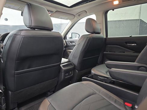 Used 2023 Nissan Pathfinder Platinum FWD image 35