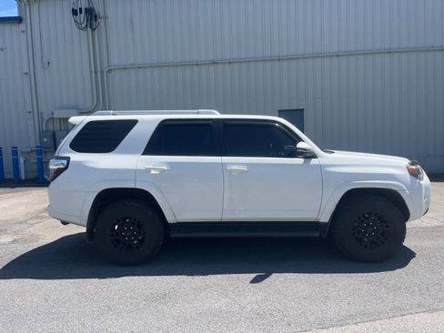 Used 2018 Toyota 4Runner SR5 Premium AWD/4WD image 4