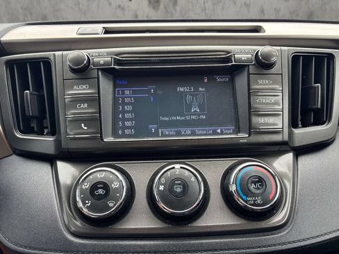 Used 2015 Toyota RAV4 LE AWD/4WD image 27