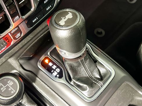 Used 2024 Jeep Wrangler Unlimited Rubicon 4xe AWD/4WD image 23