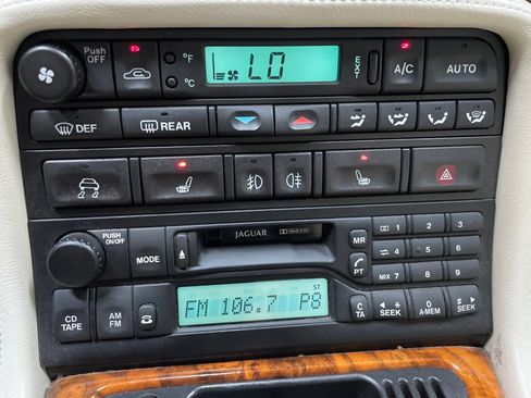 Used 2003 Jaguar XK8 Convertible image 31