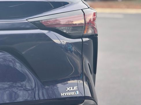 Used 2023 Toyota Sienna XLE image 12