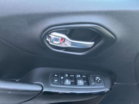 Used 2020 Jeep Cherokee Latitude Plus image 20