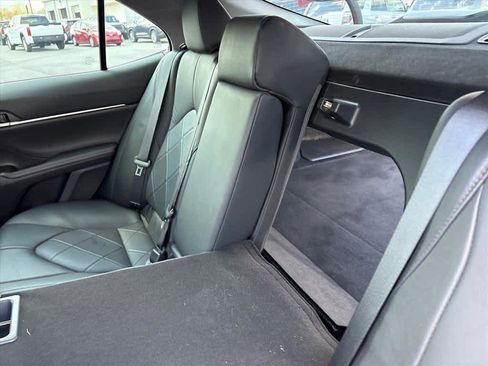 Used 2019 Toyota Camry XLE w/ Sunroof Package image 8