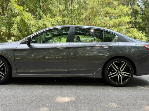 Used 2017 Honda Accord Sport image 8