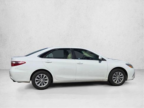 Used 2015 Toyota Camry LE image 4