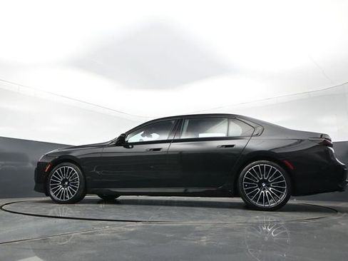 Used 2025 BMW 760i xDrive w/ Executive Package AWD/4WD image 27