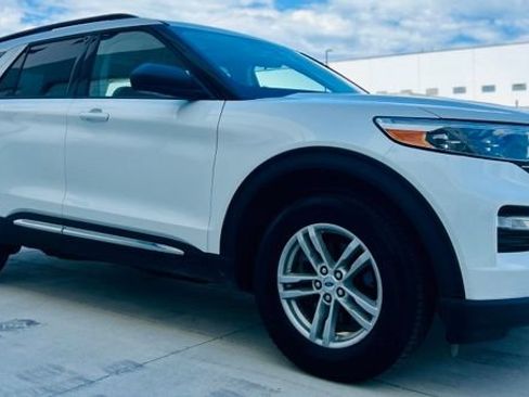 Certified 2023 Ford Explorer XLT AWD/4WD image 3