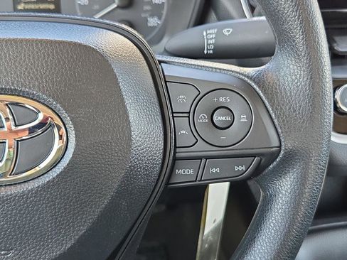 Used 2025 Toyota Corolla LE image 23