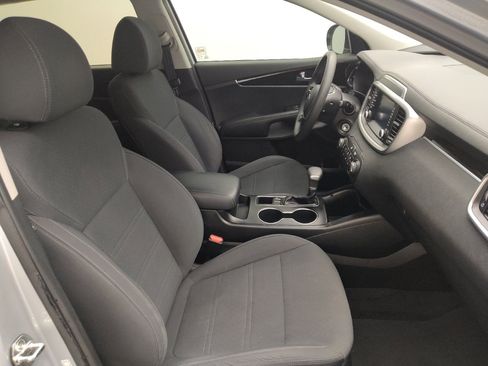 Used 2019 Kia Sorento L FWD image 21