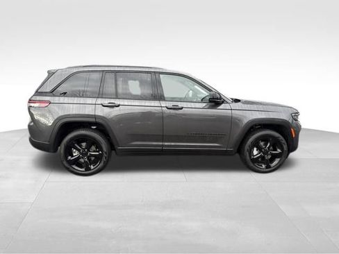 New 2025 Jeep Grand Cherokee Limited w/ Black Appearance Package image 8