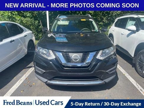 Used 2017 Nissan Rogue SV AWD/4WD image 2