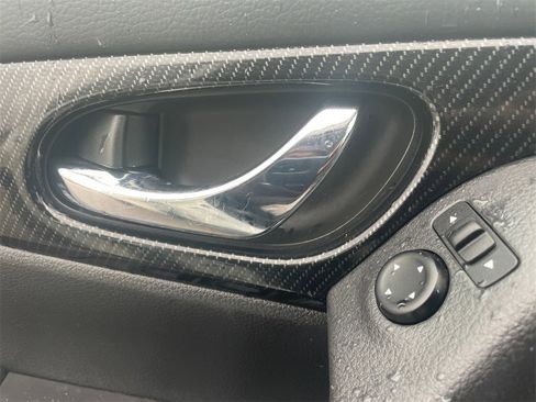 Used 2019 Nissan Rogue SL w/ Premium Package image 32