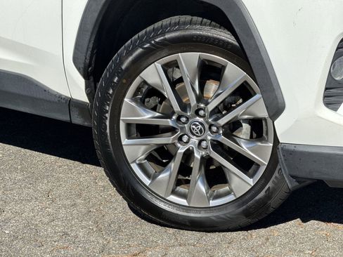 Used 2020 Toyota RAV4 XLE Premium image 13