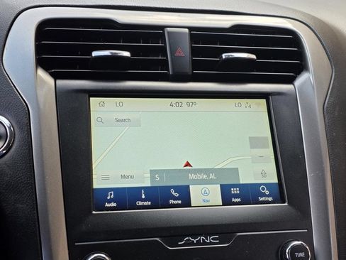 Used 2020 Ford Fusion SE FWD image 11