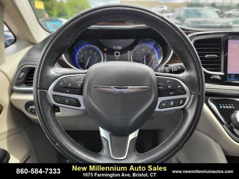 Used 2022 Chrysler Pacifica Limited image 26