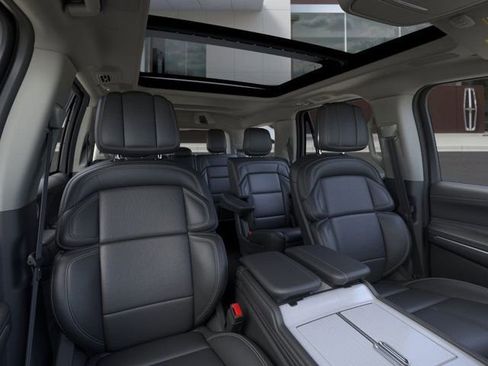New 2025 Lincoln Navigator Reserve AWD/4WD image 10