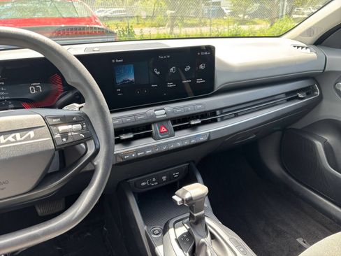 Used 2025 Kia K4 FWD image 17