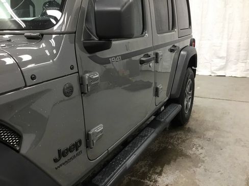 Used 2022 Jeep Wrangler Unlimited Sport AWD/4WD image 7
