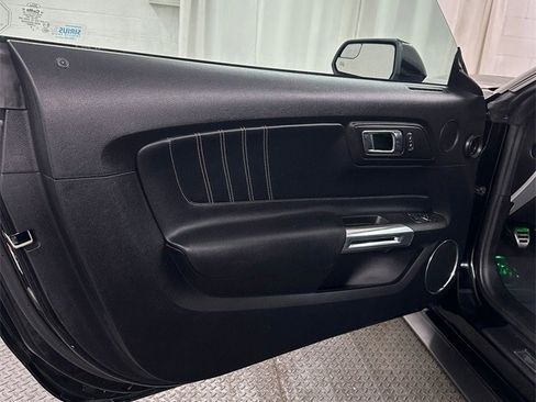 Used 2017 Ford Mustang GT Premium image 9